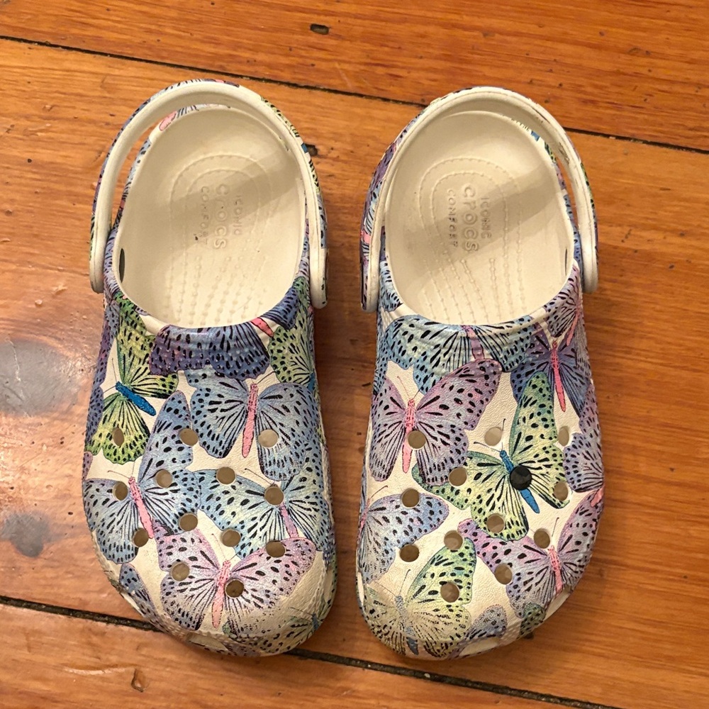 CROCS Kids Butterfly Pattern Clogs - Multicolor
